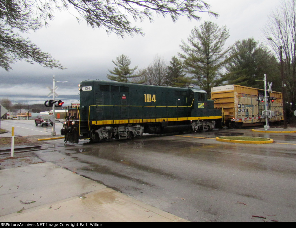 Ohio South Central Railroad (OSCR) 104